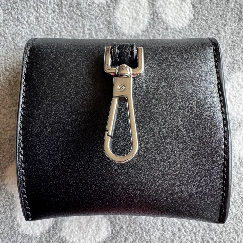LAST CHANCE🔥 Calvin Klein AirPods Case w/ Clip NWOT - Picture 8 of 10